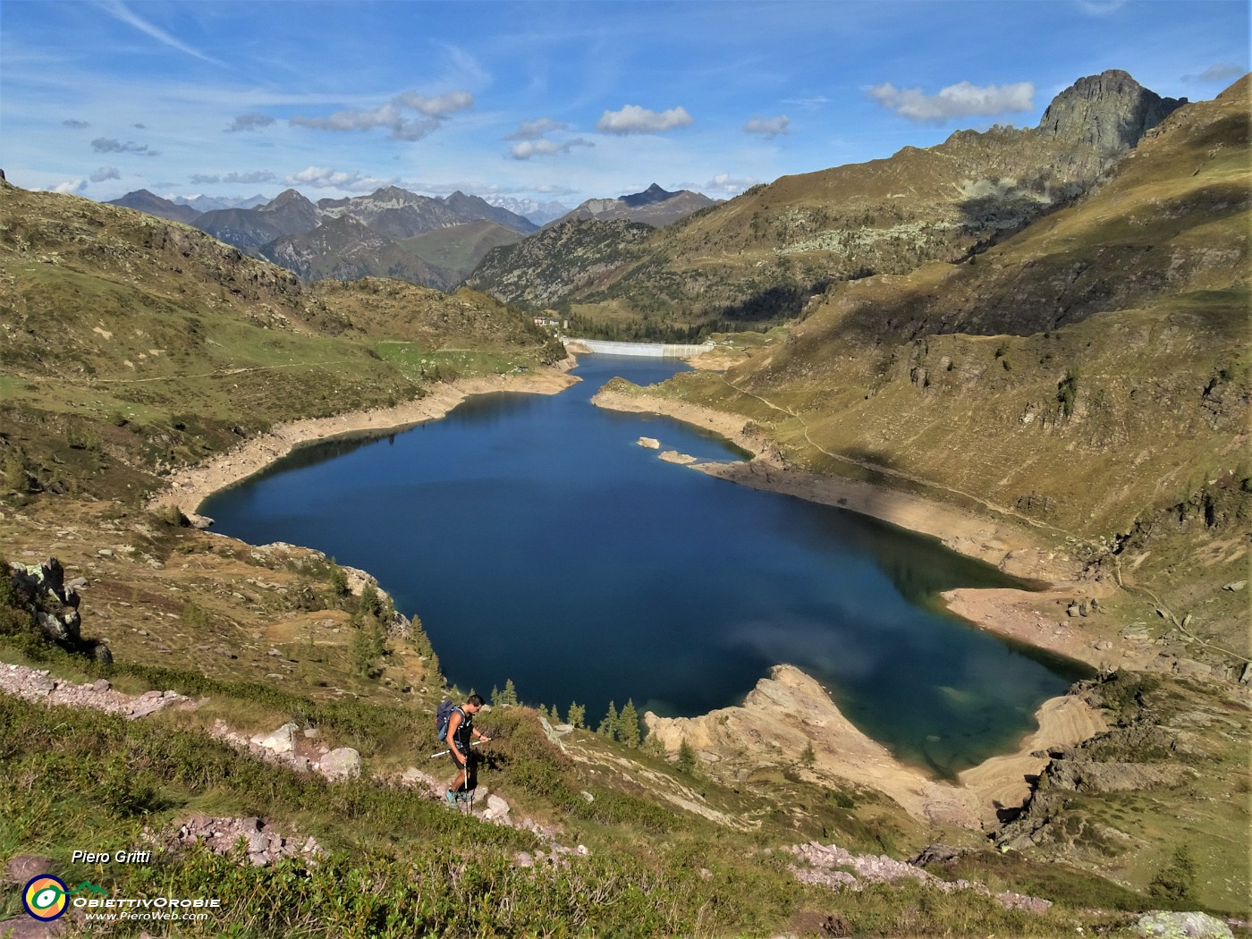 05 Scendendo sulla riva orientale dei Laghi Gemelli.JPG